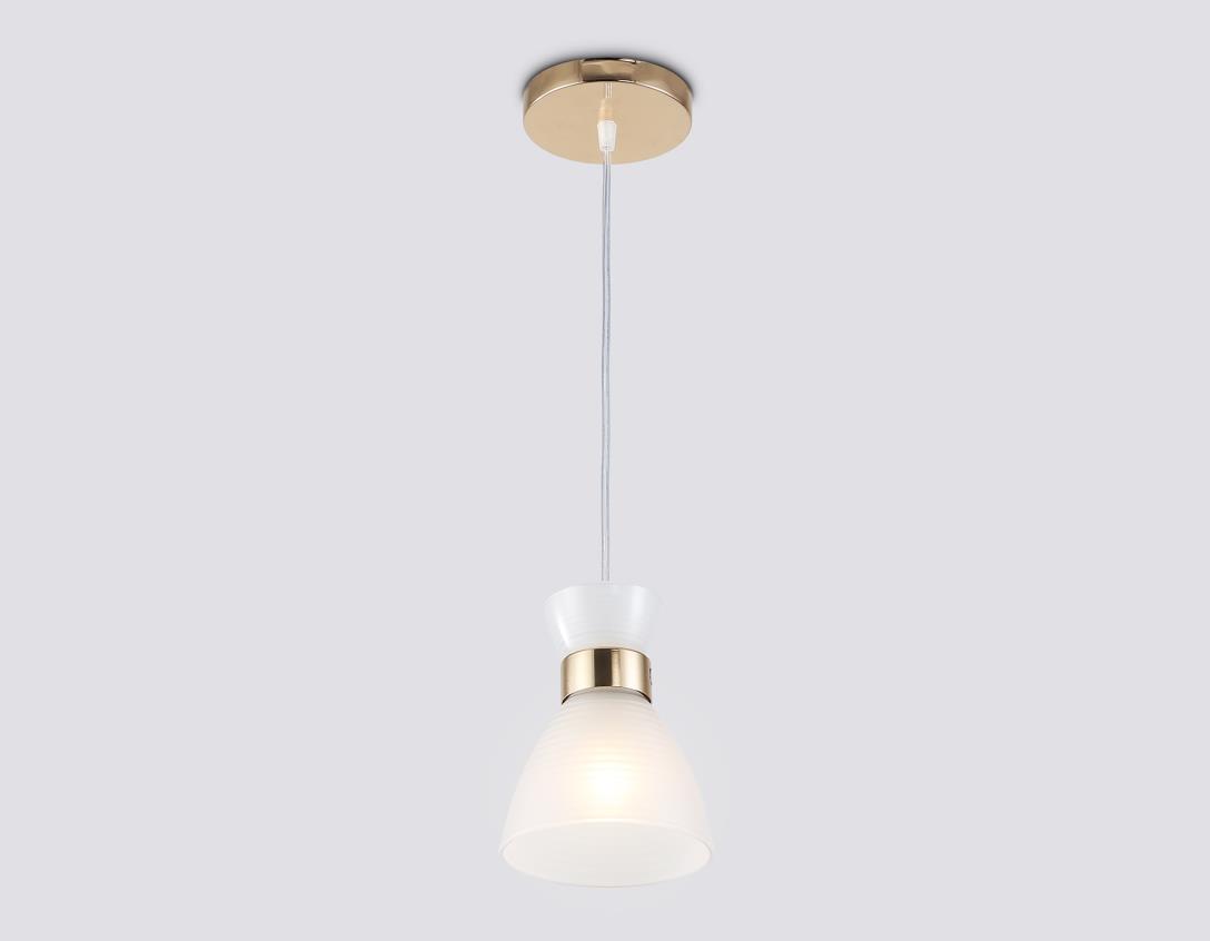 Светильник подвесной со стеклянным плафоном Ambrella light Traditional TR3401