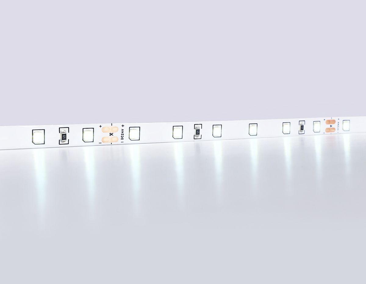 Светодиодная лента Ambrella Light 6W/m 60LED/m 2835SMD холодный белый 5M GS3003