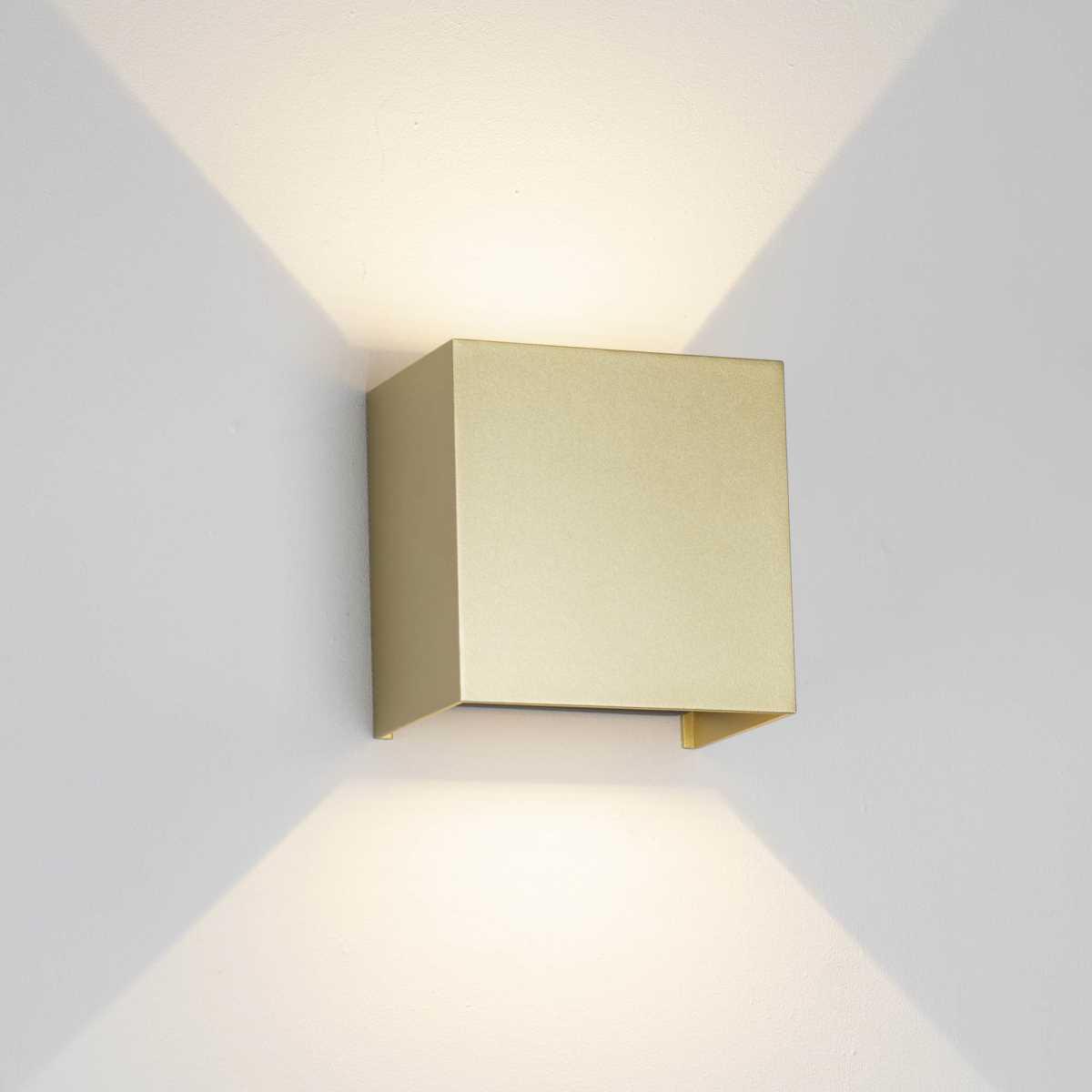 Настенный уличный светильник Mantra DAVOS 9225