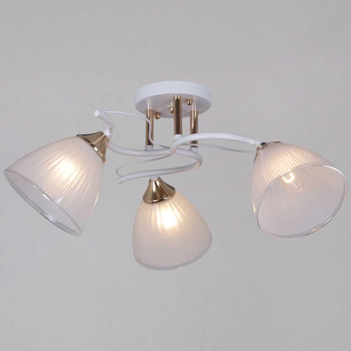 Потолочная люстра Reluce 64460-0.3-03 WH+FG